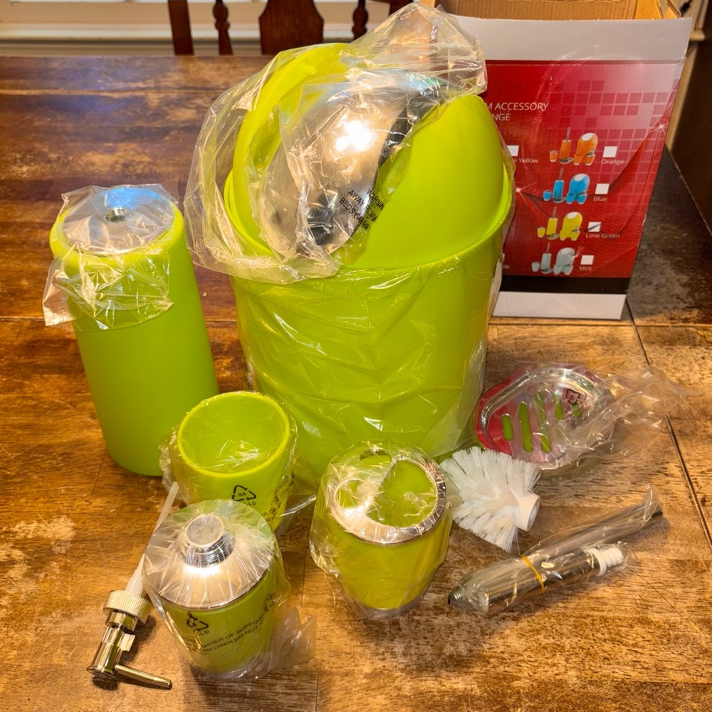 6-piece bathroom accessory set